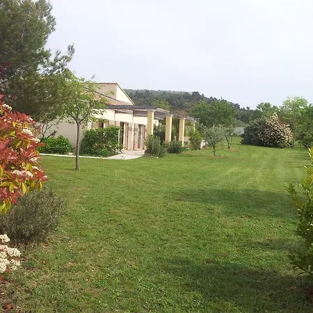 Lamanderie En Provence Bed & Breakfast *