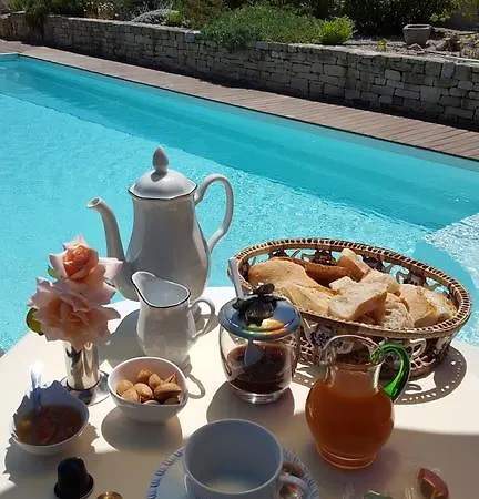 Lamanderie En Provence Bed & Breakfast *