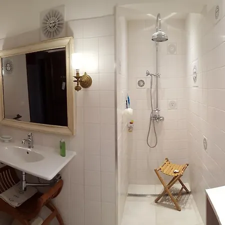 Lamanderie En Provence Bed & Breakfast *